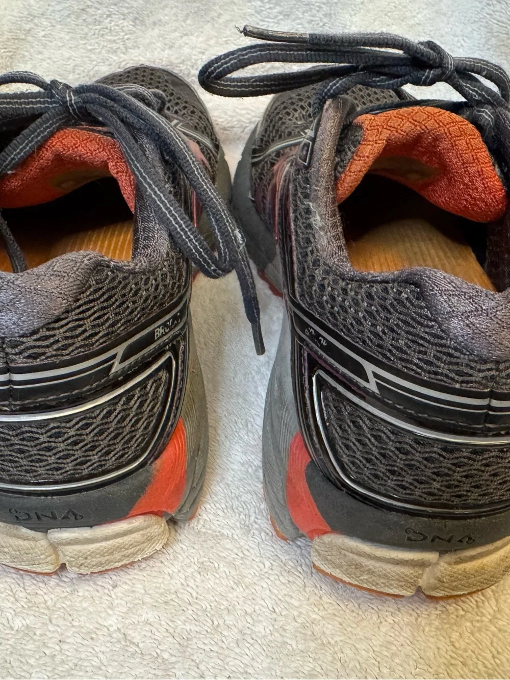 Brooks GTS 17 Womens Athletic Walking Shoes Orange Gray 9.5 1202311B044